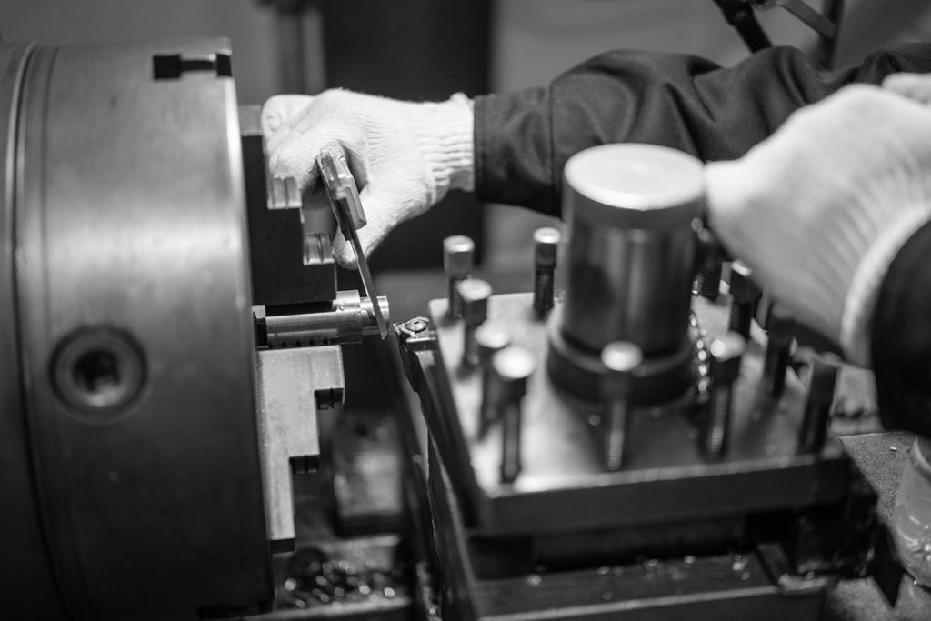 setting for a lathe by a lathe turner, technician